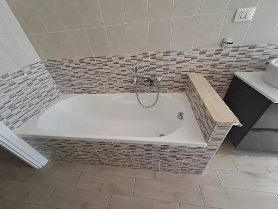 Immagine 14 di Appartamento in vendita  a Carrara