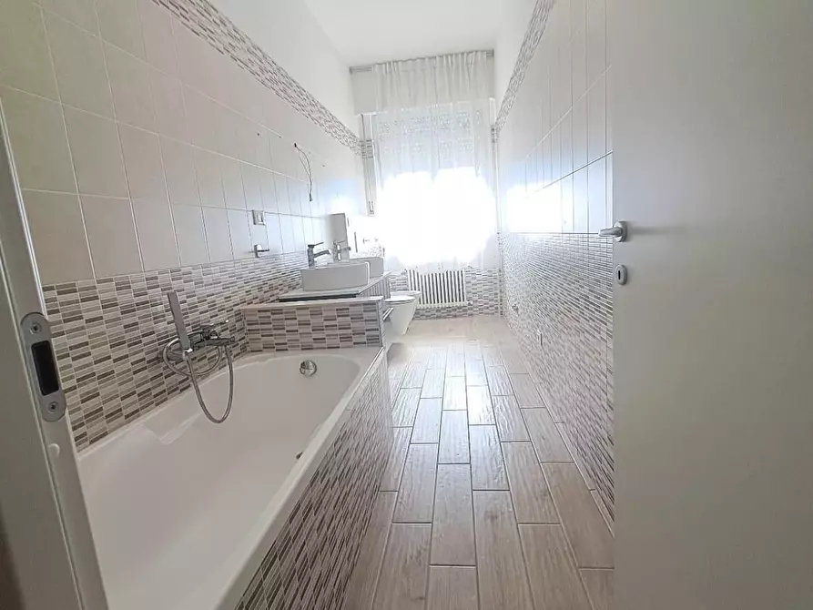 Immagine 13 di Appartamento in vendita  a Carrara