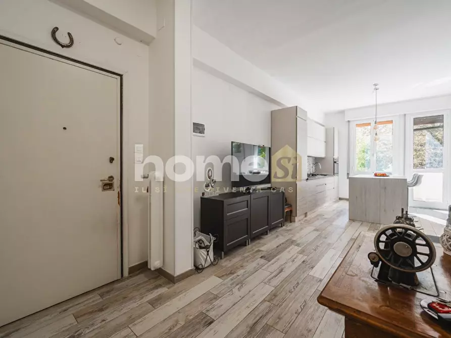 Immagine 3 di Appartamento in vendita  a Reggio Nell'emilia