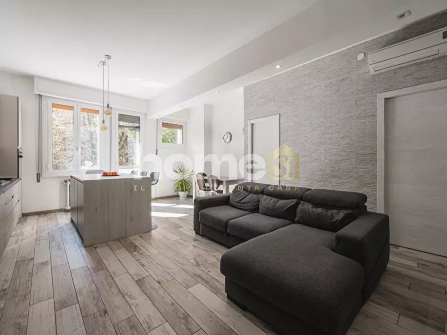 Immagine 1 di Appartamento in vendita  a Reggio Nell'emilia