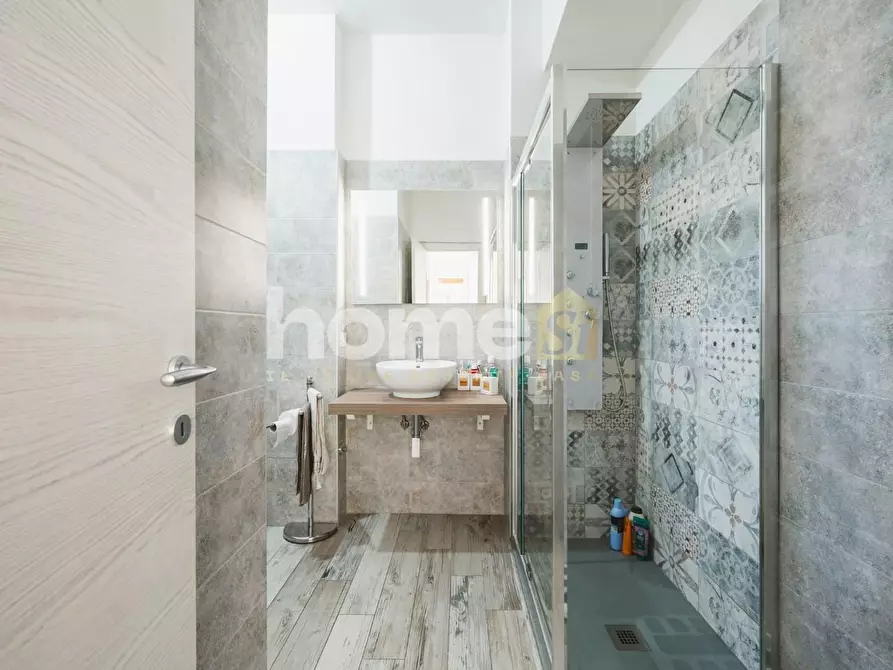 Immagine 12 di Appartamento in vendita  a Reggio Nell'emilia