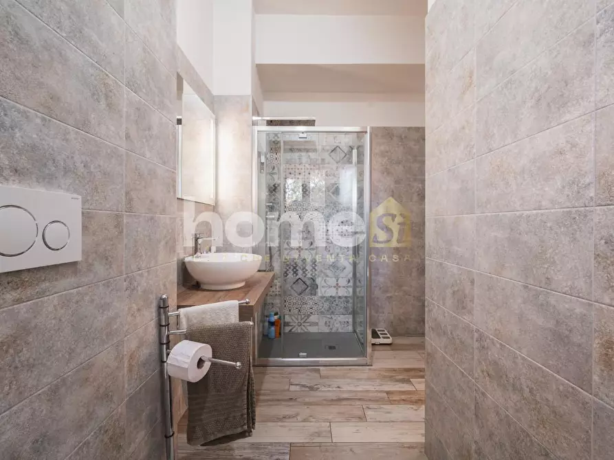 Immagine 14 di Appartamento in vendita  a Reggio Nell'emilia