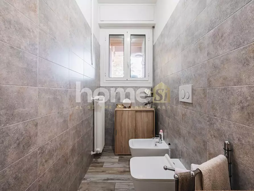 Immagine 13 di Appartamento in vendita  a Reggio Nell'emilia