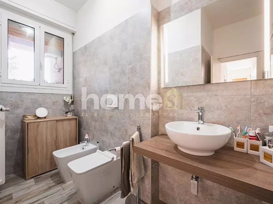 Immagine 15 di Appartamento in vendita  a Reggio Nell'emilia