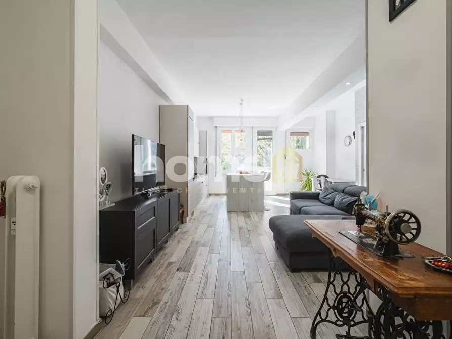 Immagine 2 di Appartamento in vendita  a Reggio Nell'emilia