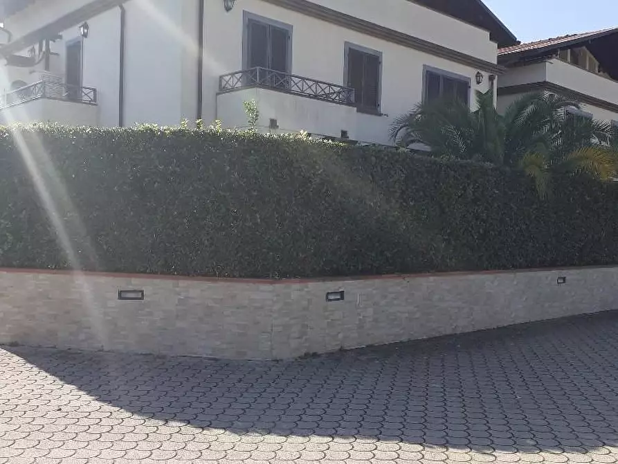 Immagine 2 di Appartamento in vendita  a Massa