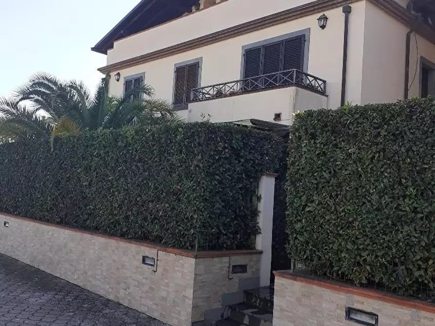 Immagine 1 di Appartamento in vendita  a Massa