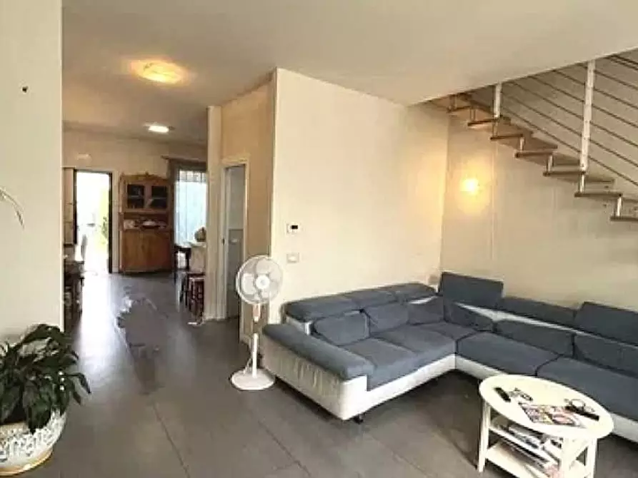 Immagine 19 di Villetta a schiera in vendita  a Massa
