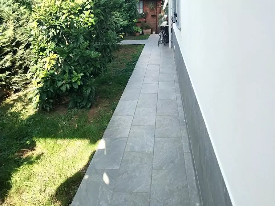 Immagine 15 di Villetta a schiera in vendita  a Massa