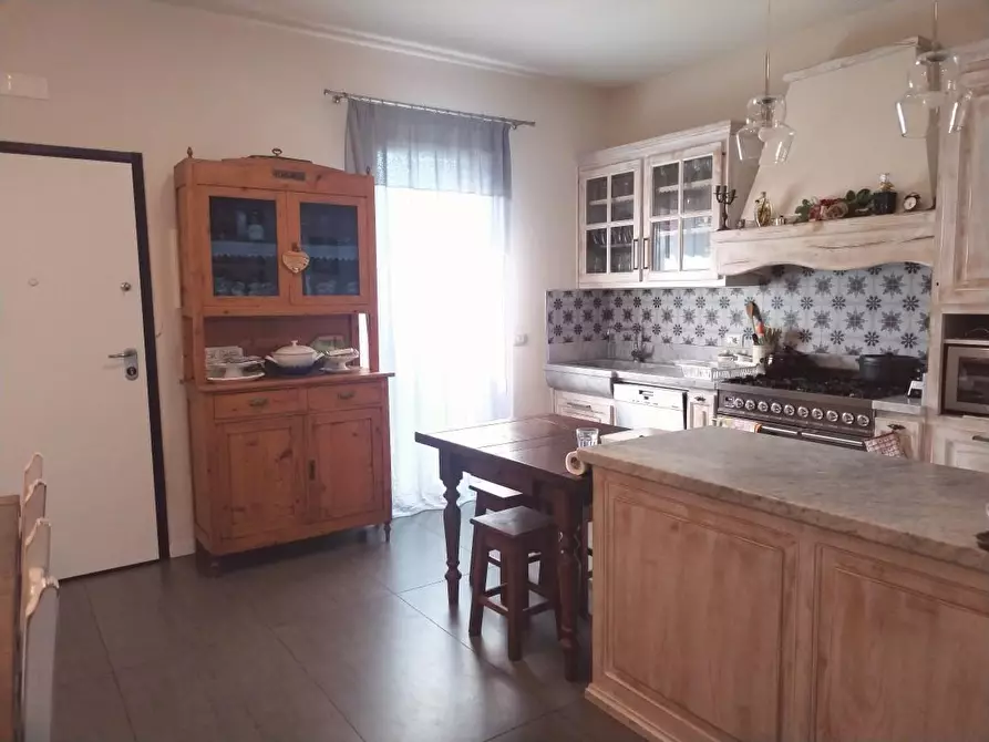 Immagine 10 di Villetta a schiera in vendita  a Massa