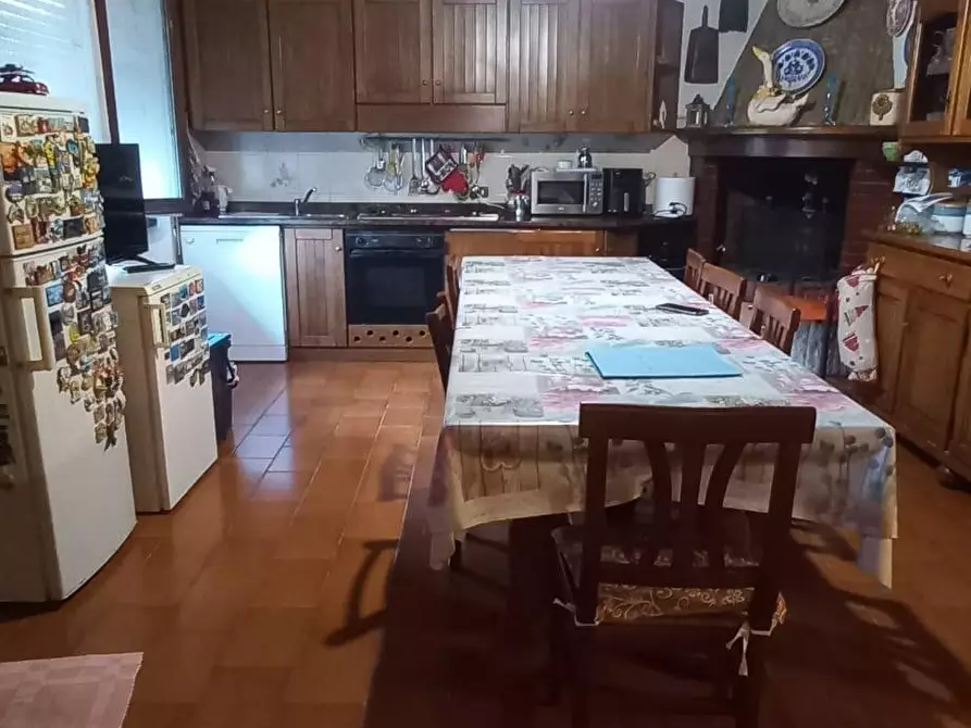 Immagine 2 di Casa indipendente in vendita  a Carrara