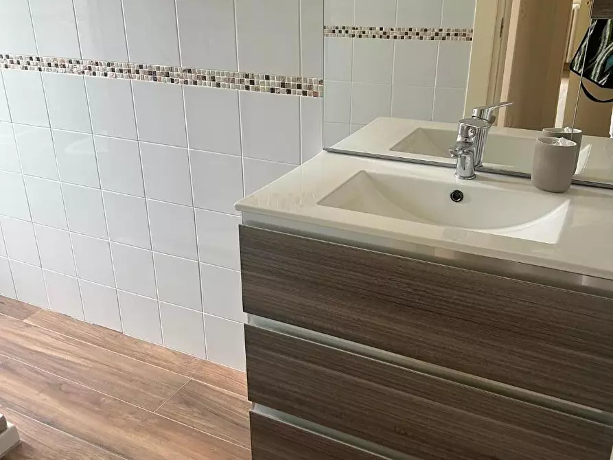 Immagine 52 di Appartamento in affitto  a Empoli