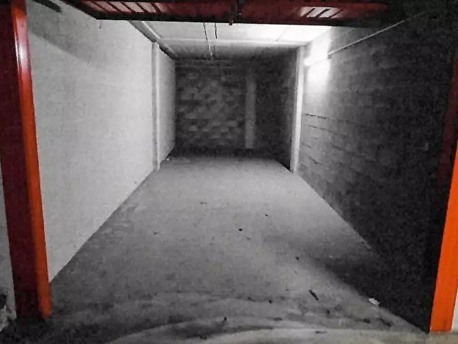 Immagine 1 di Garage in vendita  a Milano