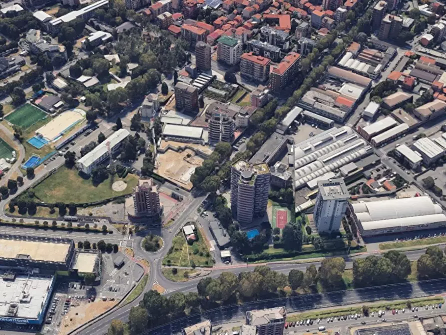 Immagine 1 di Garage in vendita  a Sesto San Giovanni