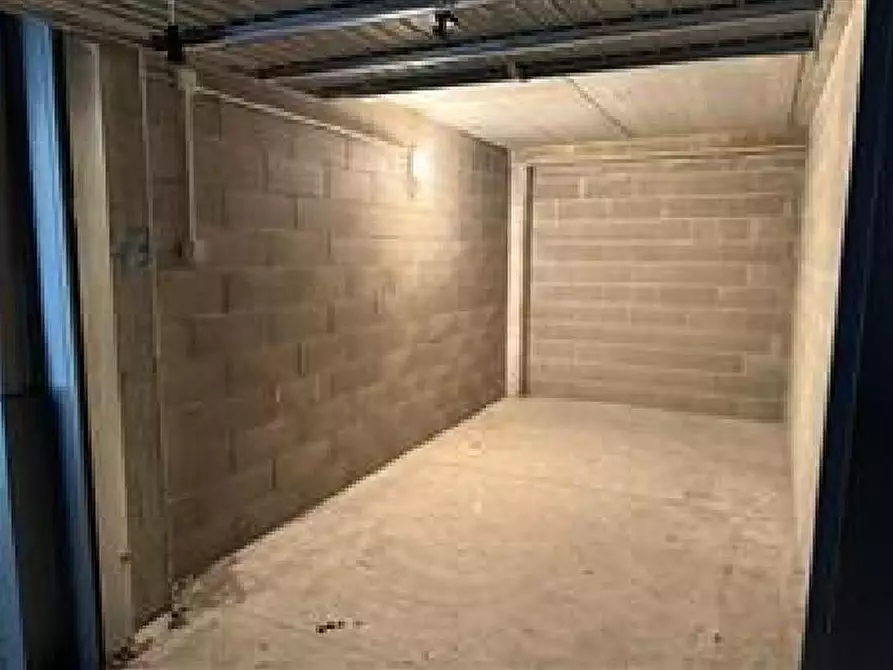 Immagine 2 di Garage in vendita  a Sesto San Giovanni