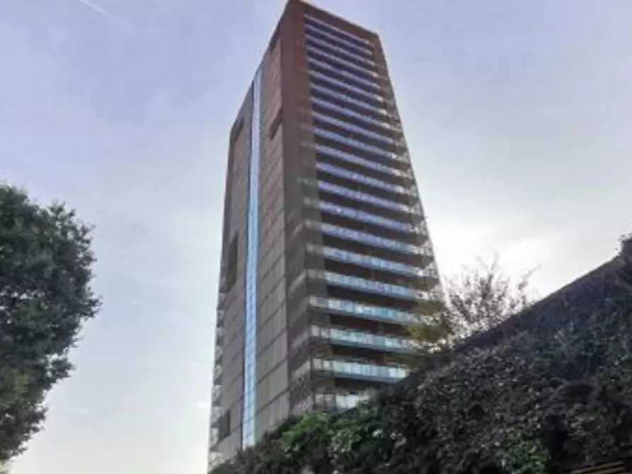 Immagine 1 di Magazzino in vendita  a Milano