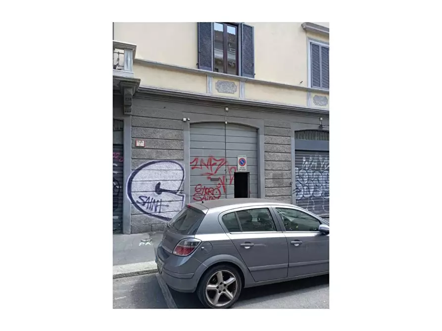 Immagine 2 di Negozio in vendita  a Milano