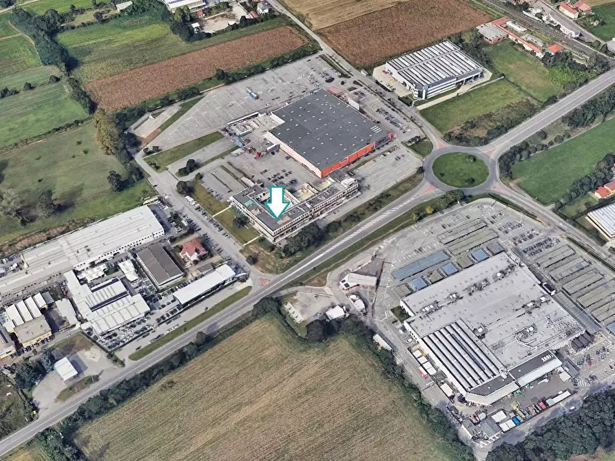 Immagine 3 di Magazzino in vendita  a Magenta