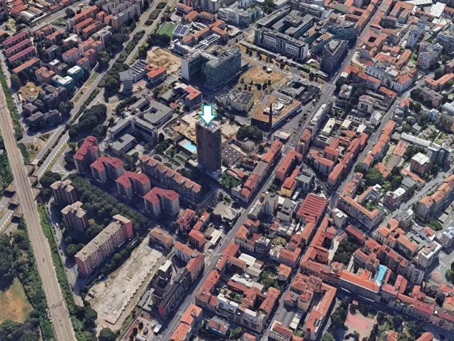 Immagine 2 di Garage in vendita  a Milano