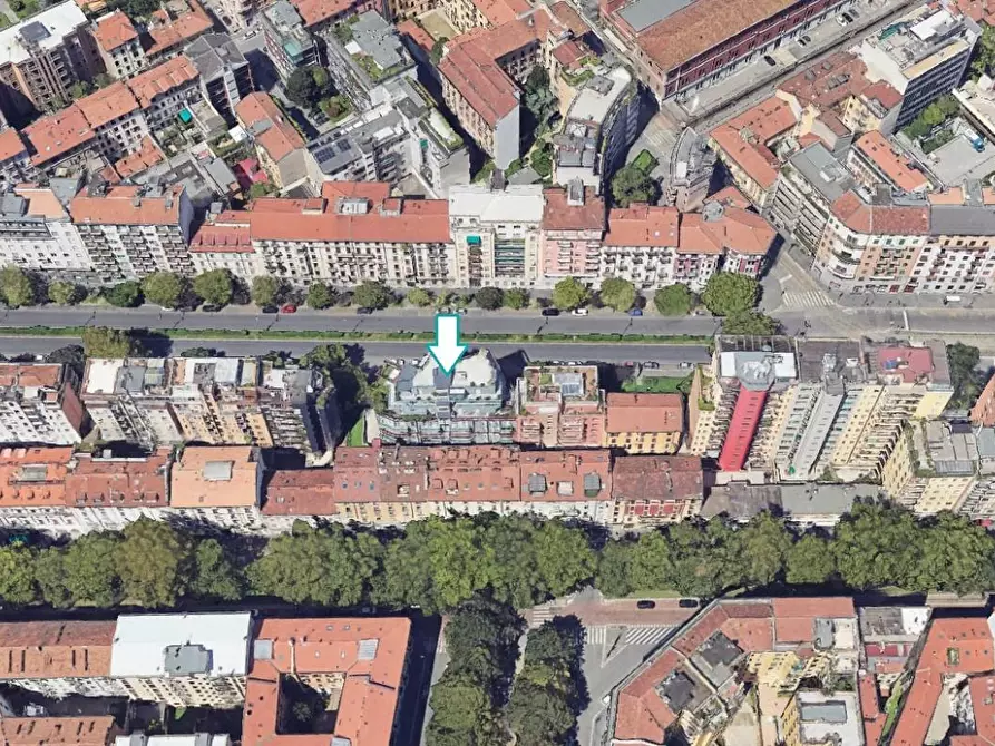 Immagine 3 di Garage in vendita  a Milano