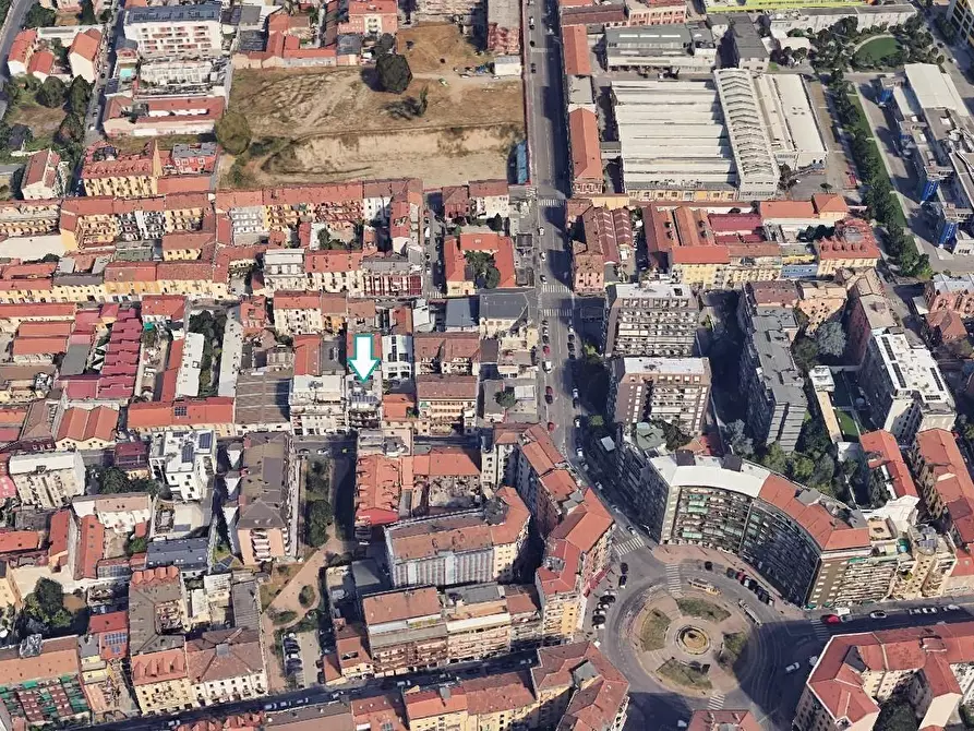 Immagine 2 di Garage in vendita  a Milano