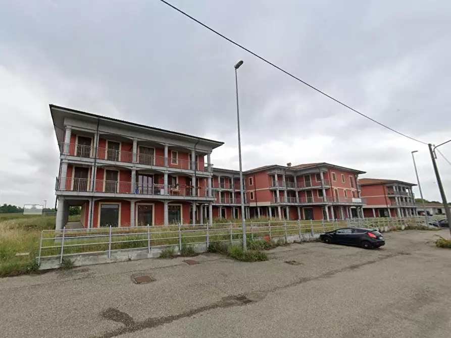 Immagine 2 di Palazzo in vendita  a Bornasco