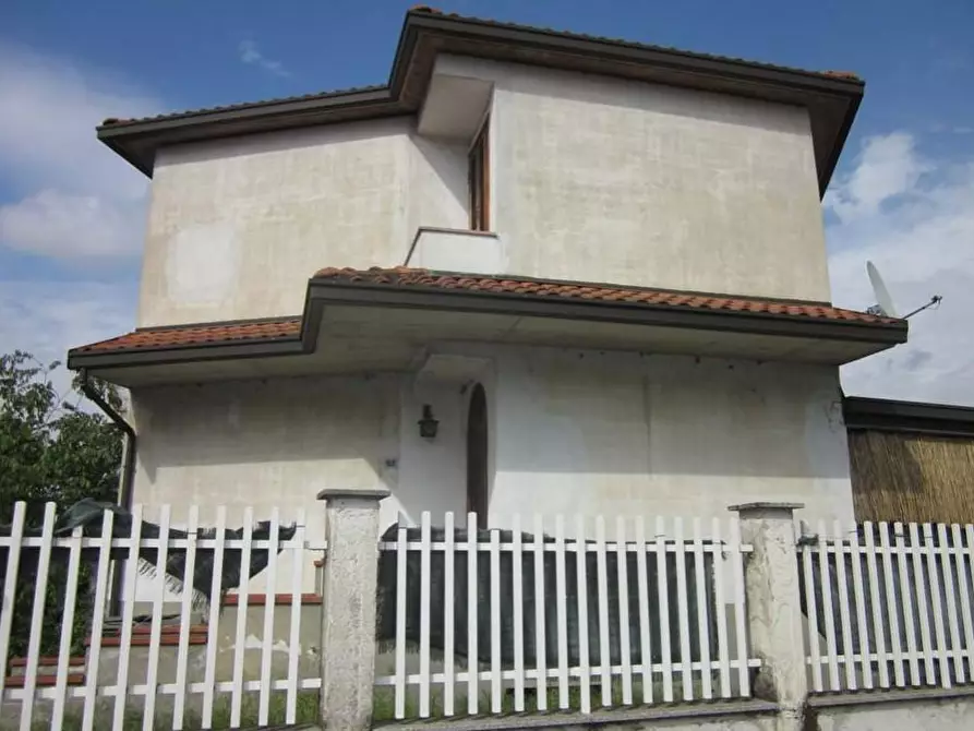 Immagine 2 di Villetta a schiera in vendita  a Casorate Primo