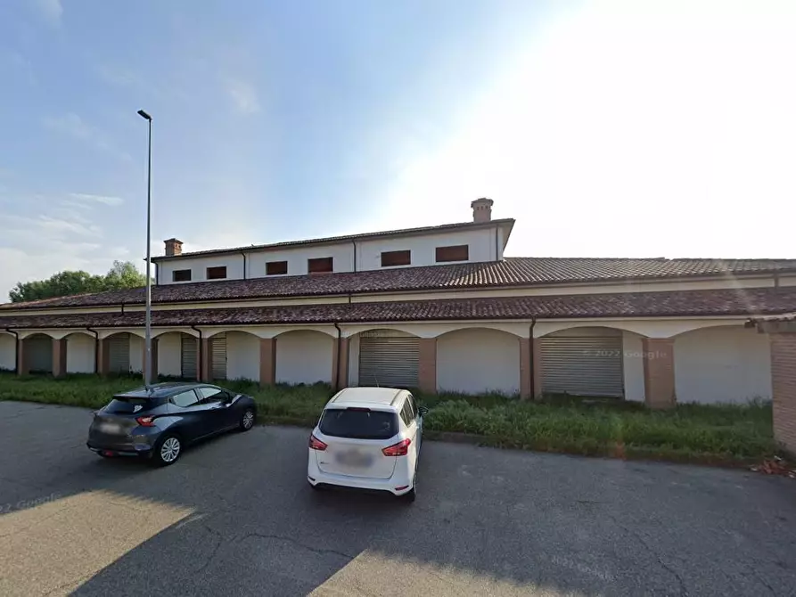 Immagine 2 di Capannone industriale in vendita  a Roncaro