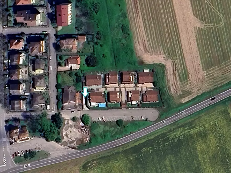 Immagine 2 di Garage in vendita  a Pavia