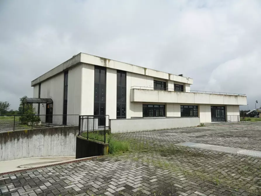 Immagine 1 di Magazzino in vendita  a Cornate D'adda