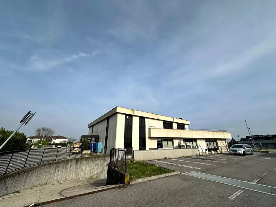 Immagine 2 di Magazzino in vendita  a Cornate D'adda