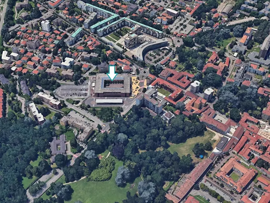 Immagine 2 di Garage in vendita  a Vimercate