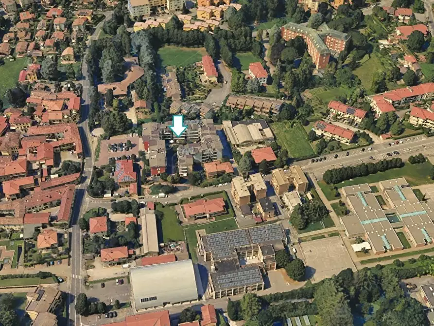 Immagine 1 di Magazzino in vendita  a Besana In Brianza