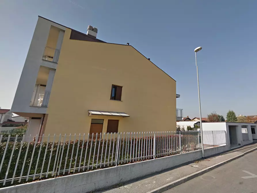 Immagine 1 di Garage in vendita  a Ornago