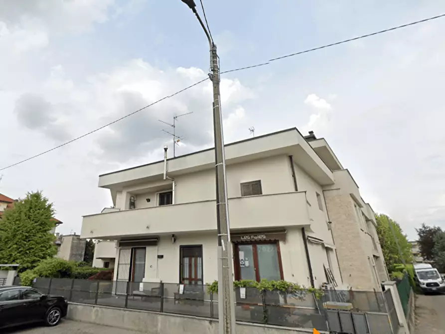 Immagine 4 di Garage in vendita  a Giussano