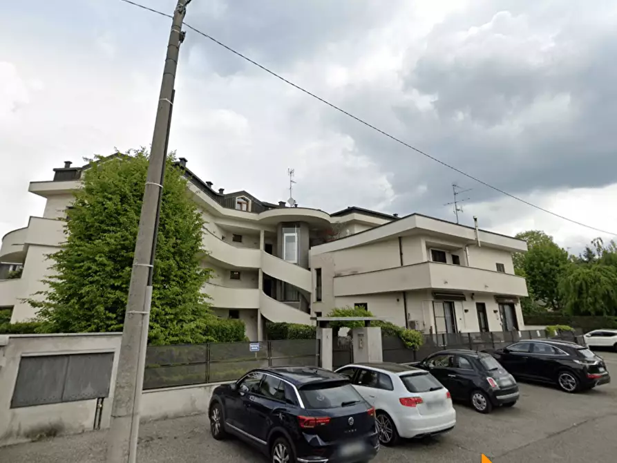 Immagine 3 di Garage in vendita  a Giussano