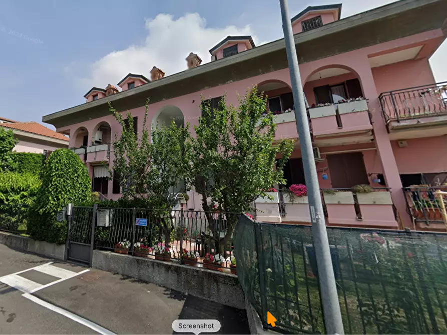 Immagine 1 di Garage in vendita  a Bernareggio