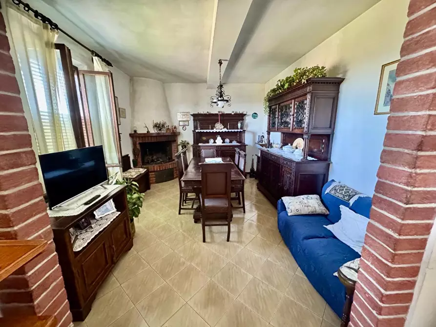 Immagine 9 di Appartamento in vendita  a Siena