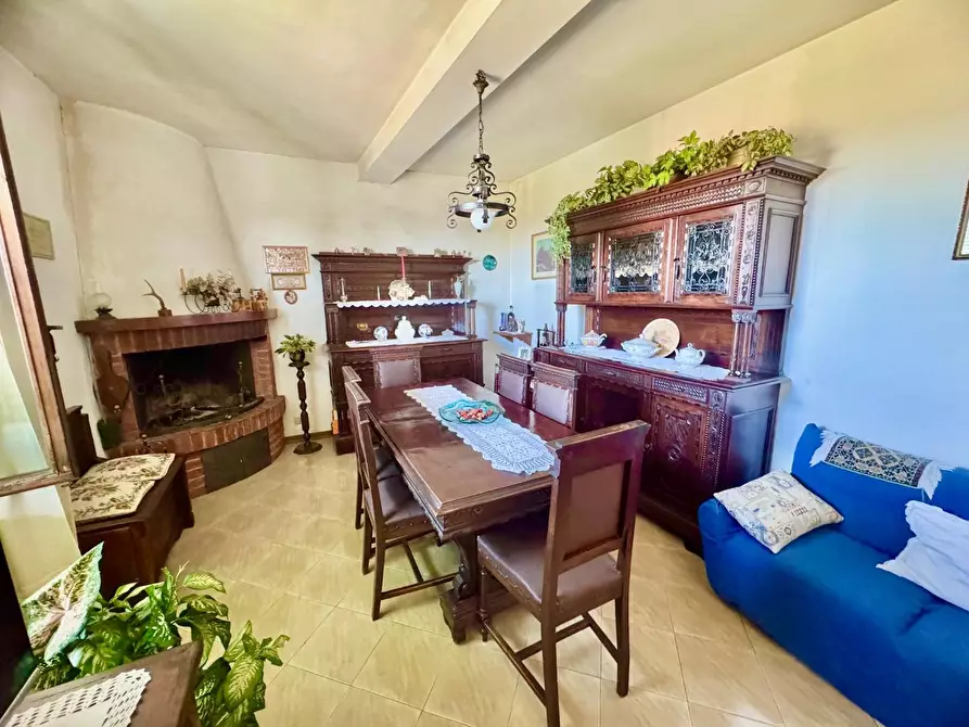 Immagine 2 di Appartamento in vendita  a Siena