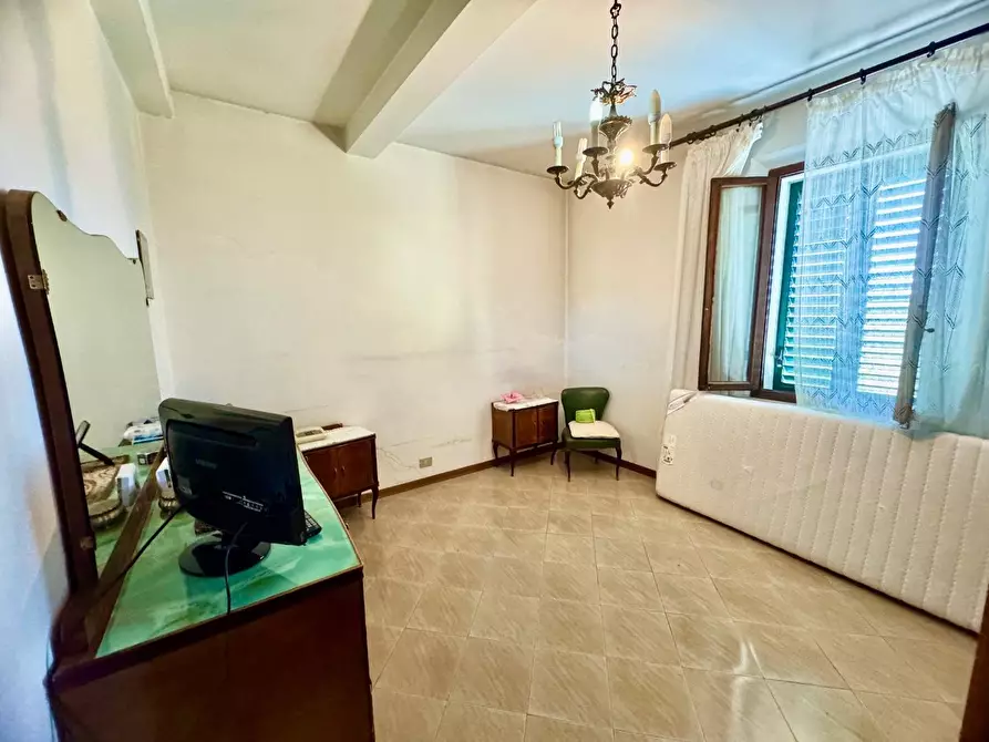Immagine 13 di Appartamento in vendita  a Siena