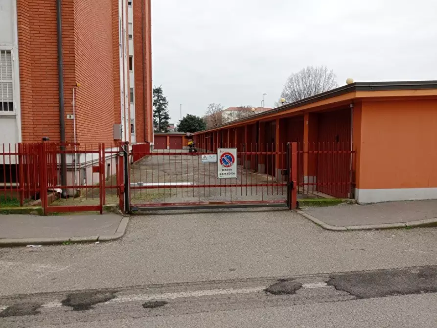 Immagine 3 di Garage in vendita  a Baranzate