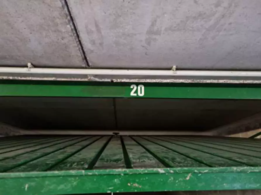 Immagine 2 di Magazzino in vendita  a Milano