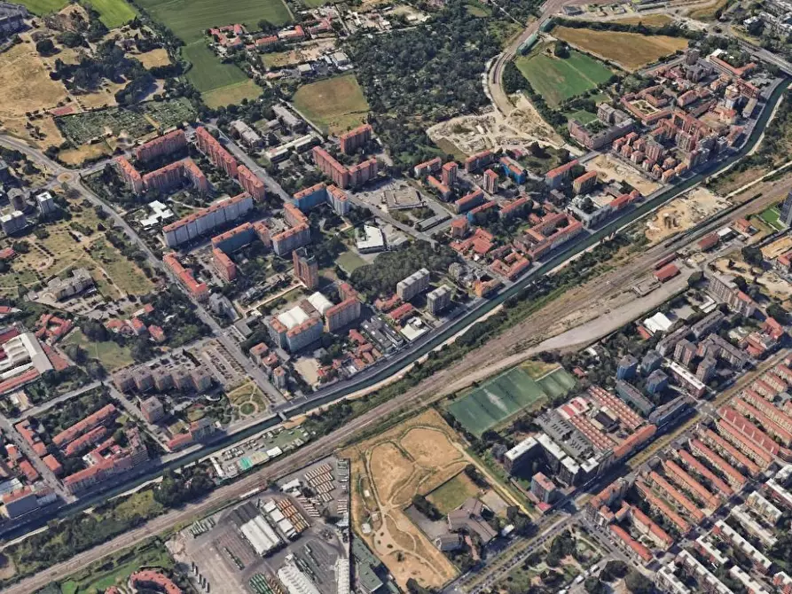 Immagine 5 di Magazzino in vendita  a Milano