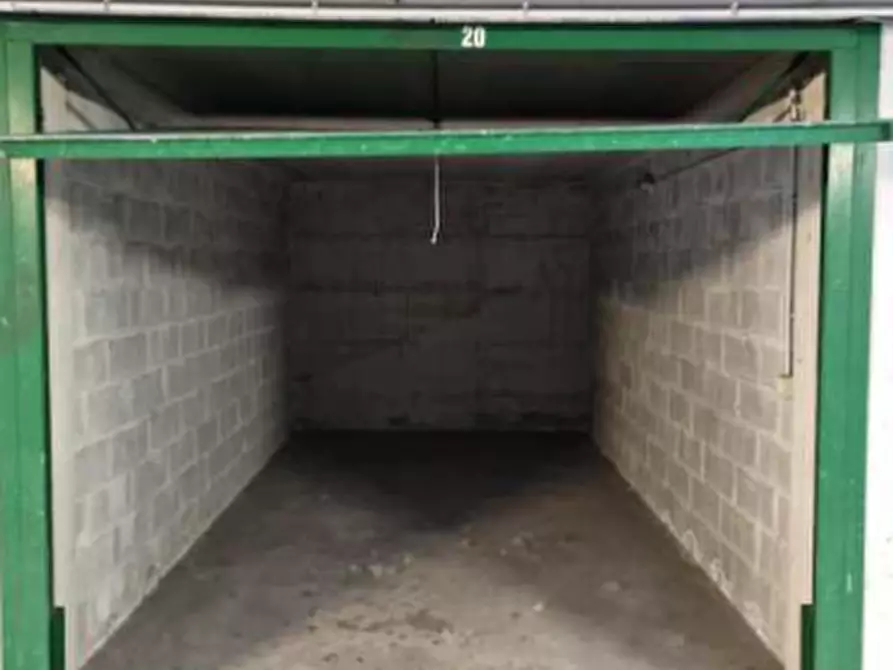 Immagine 3 di Magazzino in vendita  a Milano