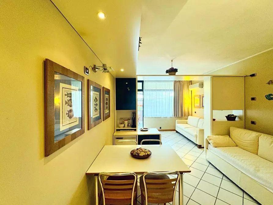 Immagine 5 di Appartamento in vendita  a Camaiore