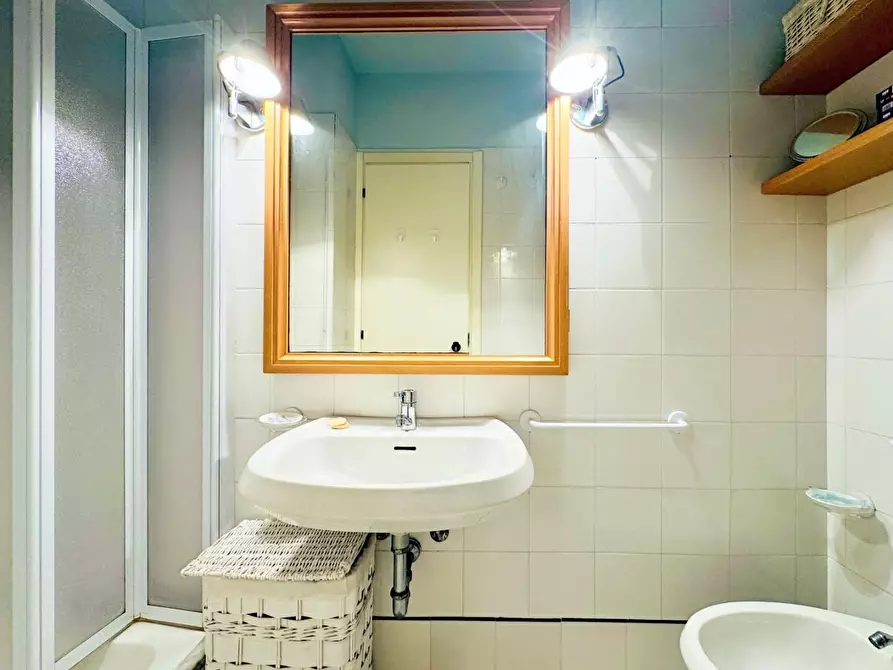 Immagine 37 di Appartamento in vendita  a Camaiore