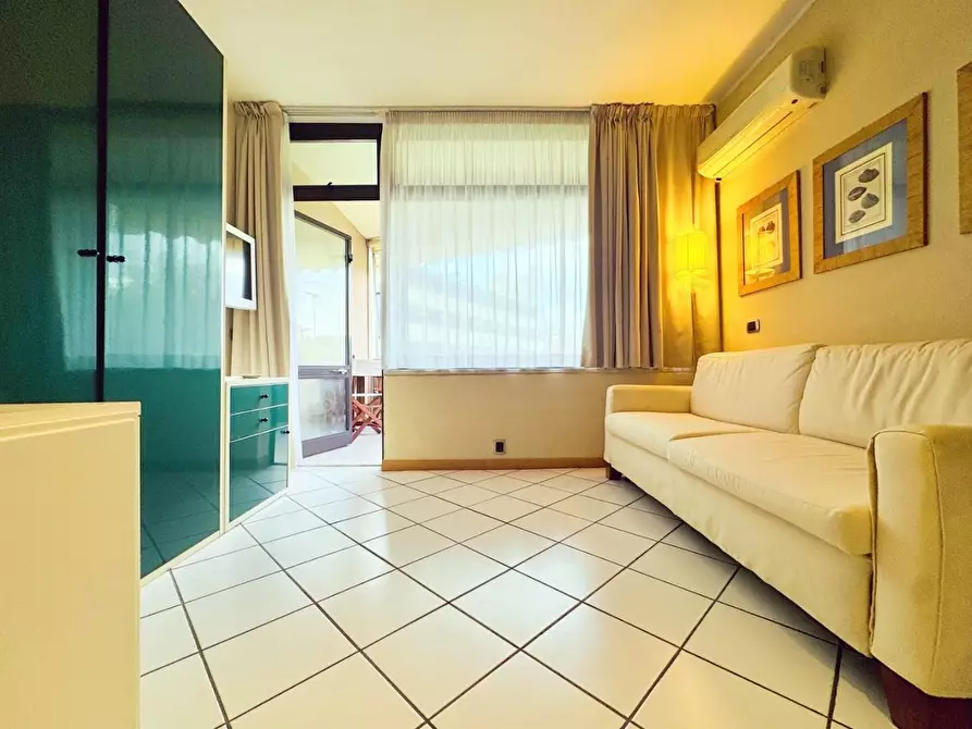 Immagine 8 di Appartamento in vendita  a Camaiore