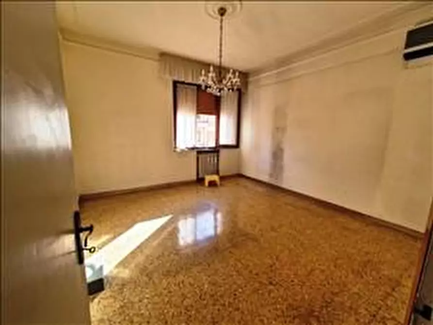 Immagine 9 di Appartamento in vendita  a Siena