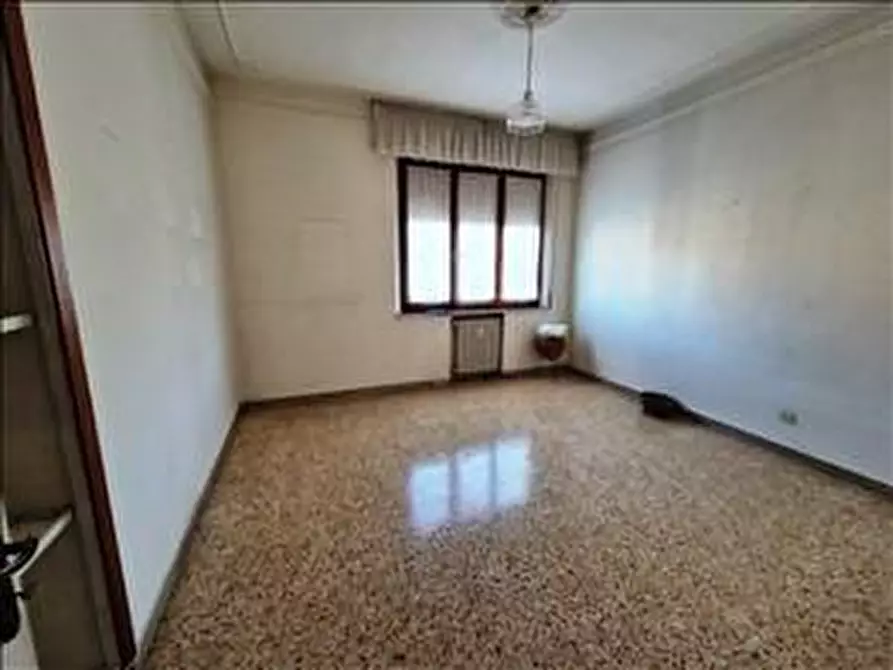 Immagine 11 di Appartamento in vendita  a Siena