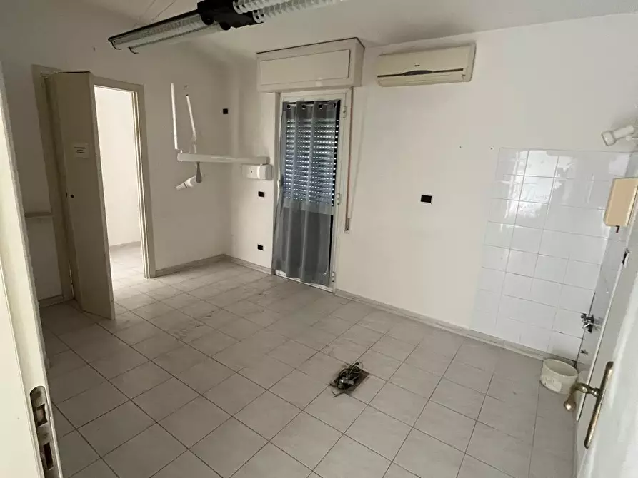 Immagine 1 di Casa semindipendente in vendita  a Massa